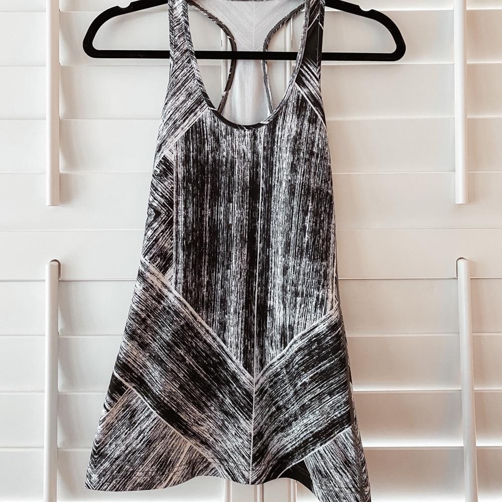 Lululemon cool racerback tank top size 4